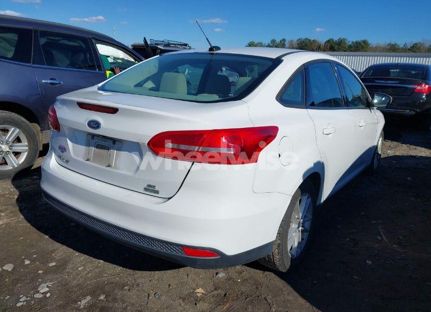 Photo 4 of 2018 Ford Focus SE (VIN 1FADP3FE4JL298897)
