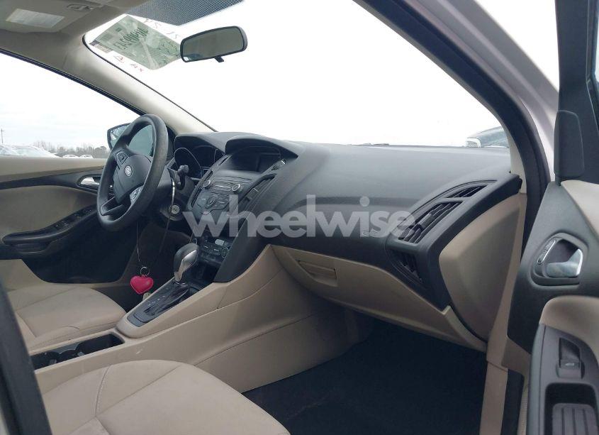 Photo 5 of 2018 Ford Focus SE (VIN 1FADP3FE4JL298897)