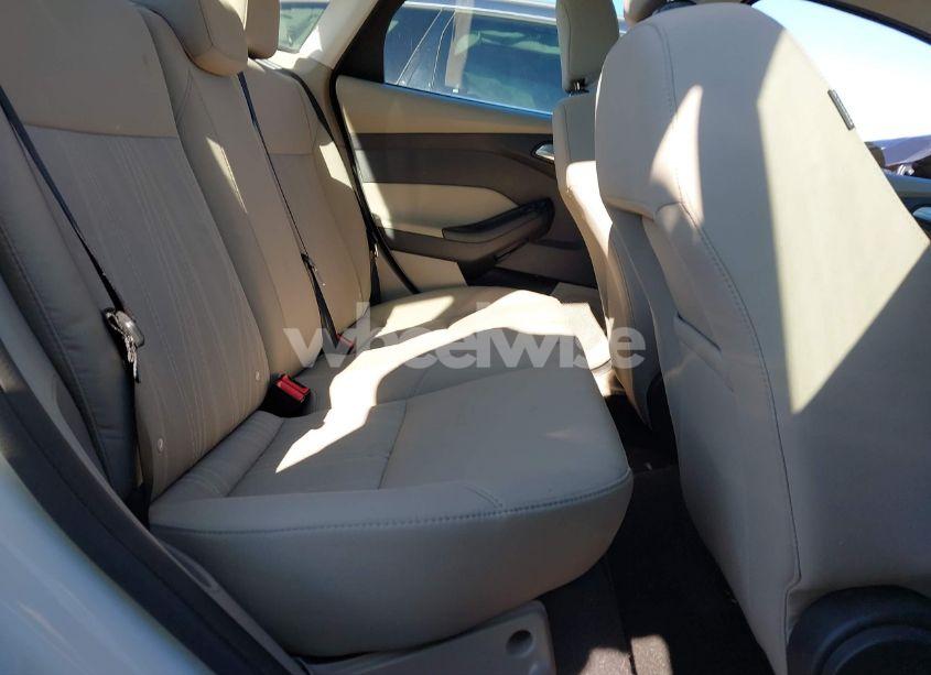 Photo 8 of 2018 Ford Focus SE (VIN 1FADP3FE4JL298897)