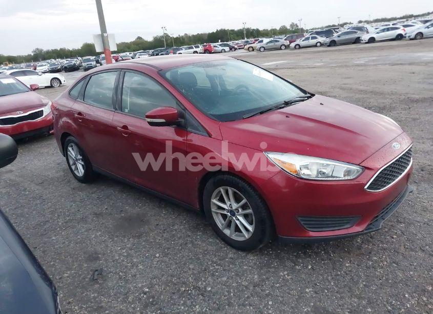 2015 Ford Focus SE (VIN 1FADP3FE5FL217963) main photo