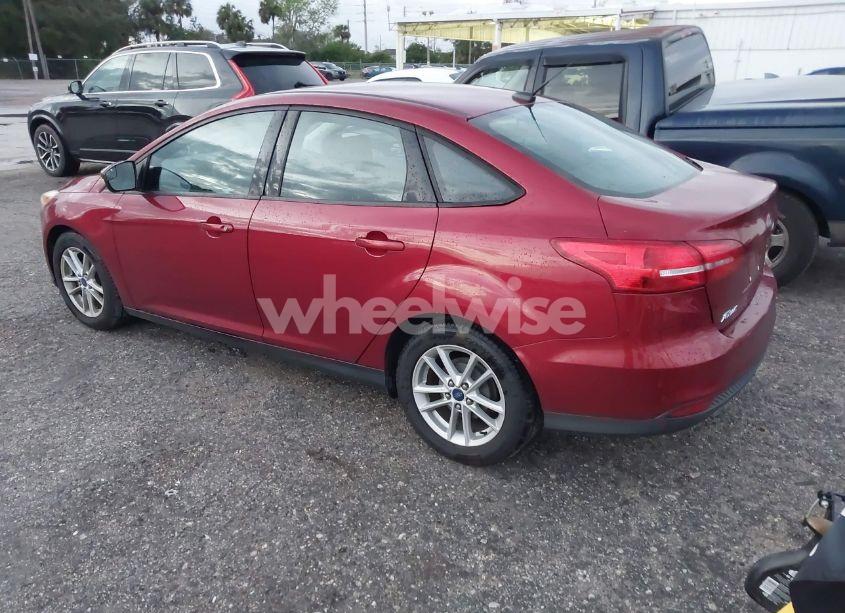 Photo 3 of 2015 Ford Focus SE (VIN 1FADP3FE5FL217963)