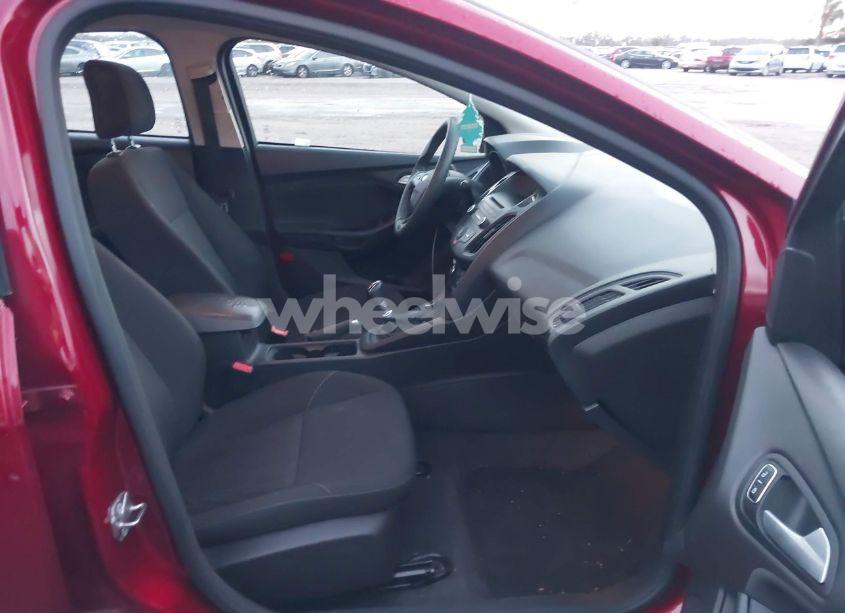 Photo 5 of 2015 Ford Focus SE (VIN 1FADP3FE5FL217963)