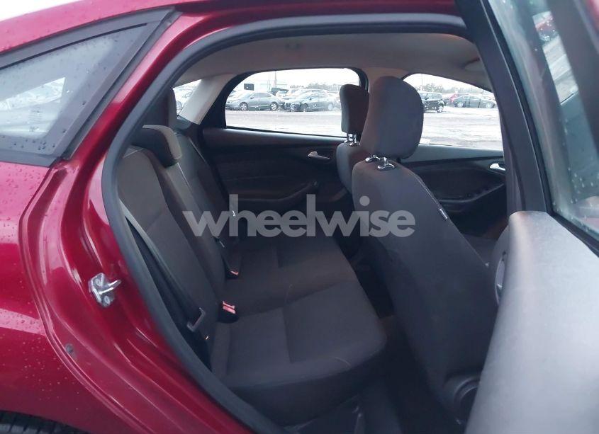 Photo 8 of 2015 Ford Focus SE (VIN 1FADP3FE5FL217963)