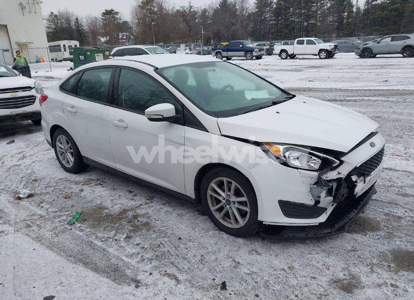 2017 Ford Focus SE (VIN 1FADP3FE5HL220784) main photo