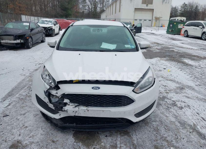 Photo 12 of 2017 Ford Focus SE (VIN 1FADP3FE5HL220784)