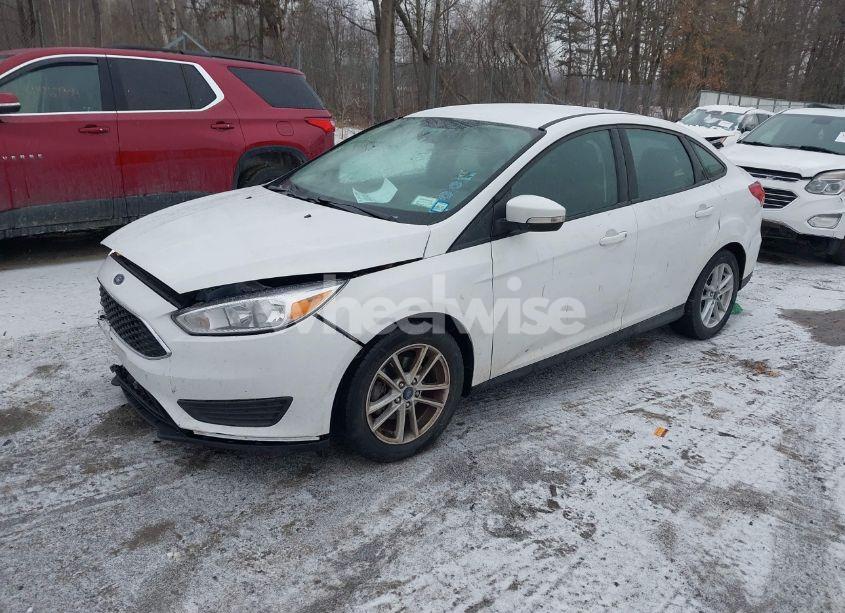 Photo 2 of 2017 Ford Focus SE (VIN 1FADP3FE5HL220784)