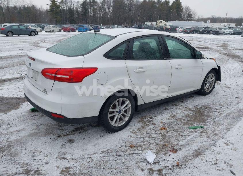 Photo 4 of 2017 Ford Focus SE (VIN 1FADP3FE5HL220784)