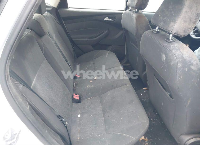 Photo 8 of 2017 Ford Focus SE (VIN 1FADP3FE5HL220784)