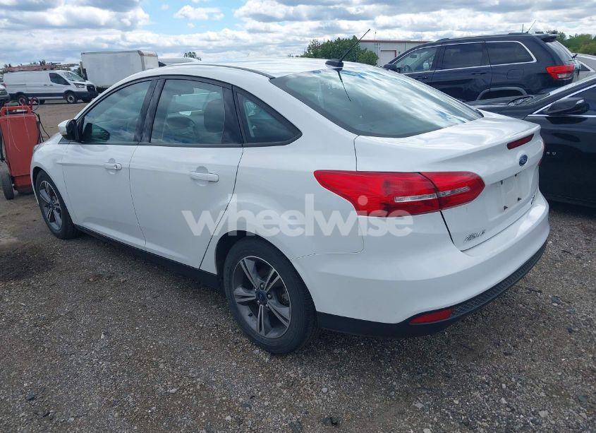 Photo 3 of 2017 Ford Focus SE (VIN 1FADP3FE5HL276286)