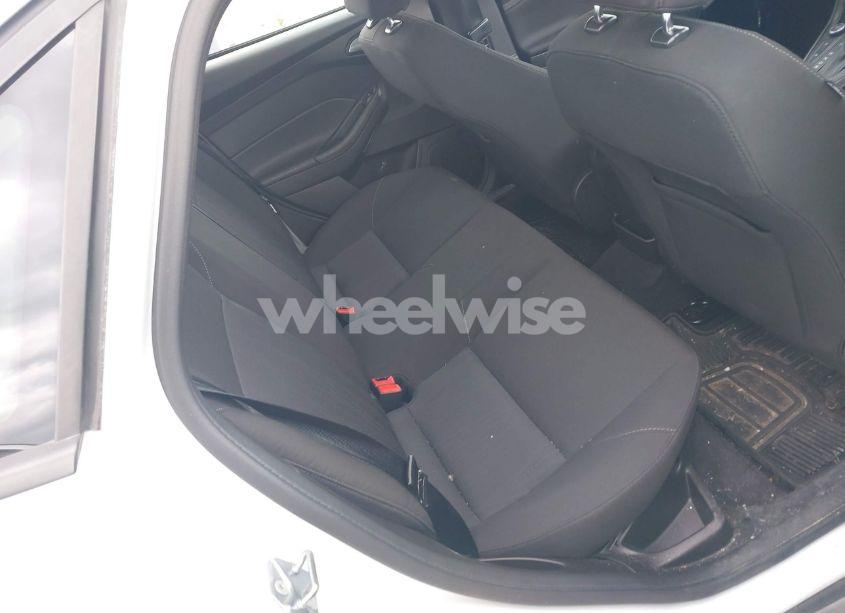 Photo 8 of 2017 Ford Focus SE (VIN 1FADP3FE5HL276286)