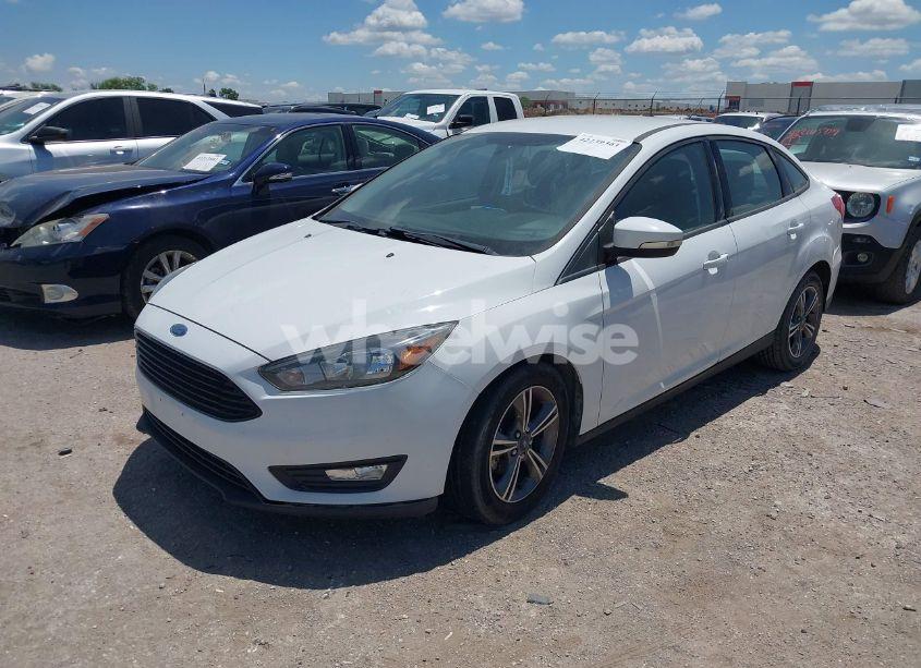 Photo 2 of 2017 Ford Focus SE (VIN 1FADP3FE5HL299907)