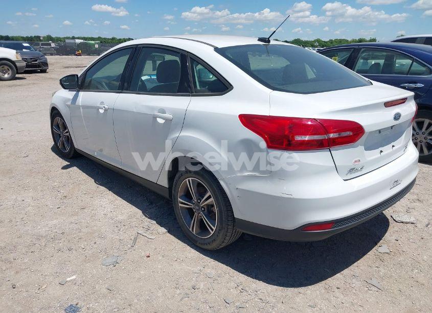 Photo 3 of 2017 Ford Focus SE (VIN 1FADP3FE5HL299907)