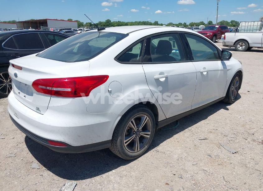 Photo 4 of 2017 Ford Focus SE (VIN 1FADP3FE5HL299907)