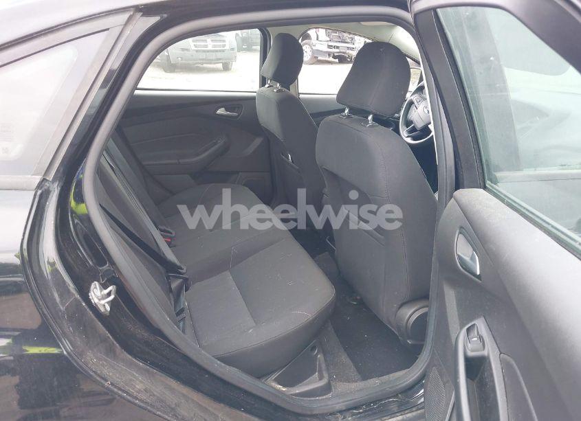 Photo 8 of 2017 Ford Focus SE (VIN 1FADP3FE5HL316446)