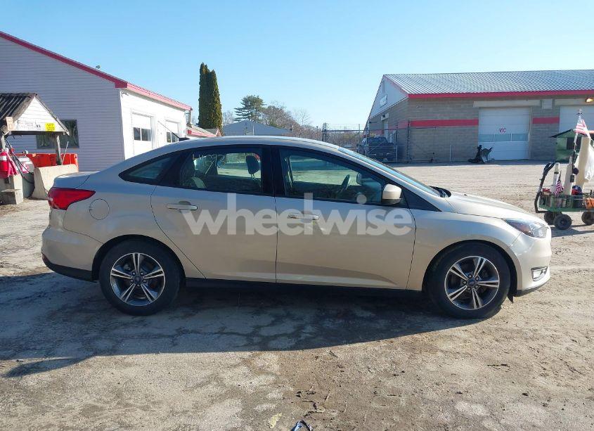 Photo 12 of 2018 Ford Focus SE (VIN 1FADP3FE5JL200220)