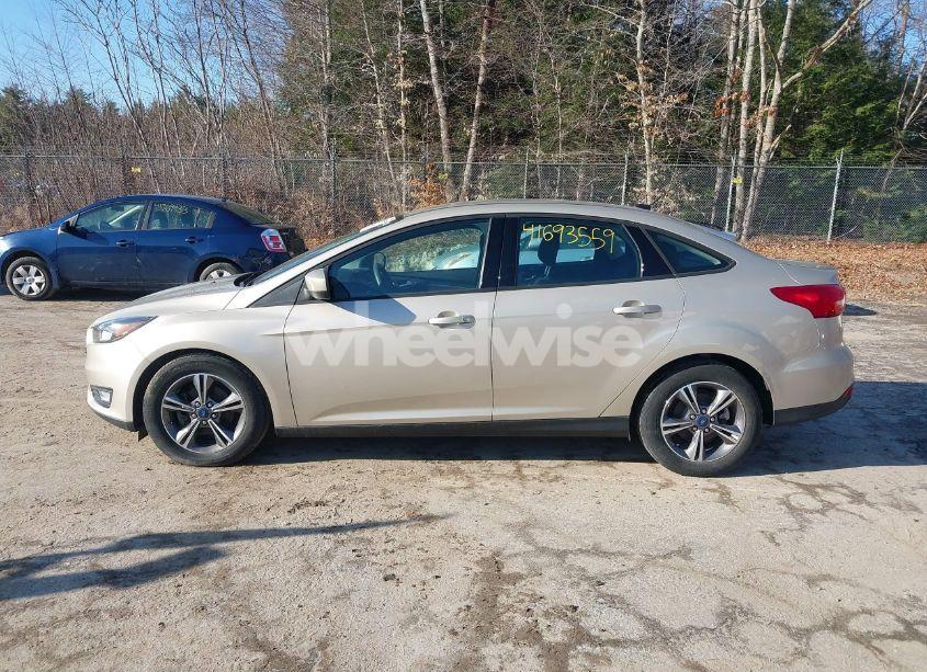 Photo 13 of 2018 Ford Focus SE (VIN 1FADP3FE5JL200220)