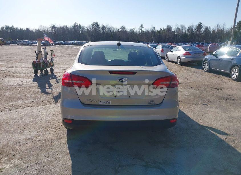 Photo 15 of 2018 Ford Focus SE (VIN 1FADP3FE5JL200220)