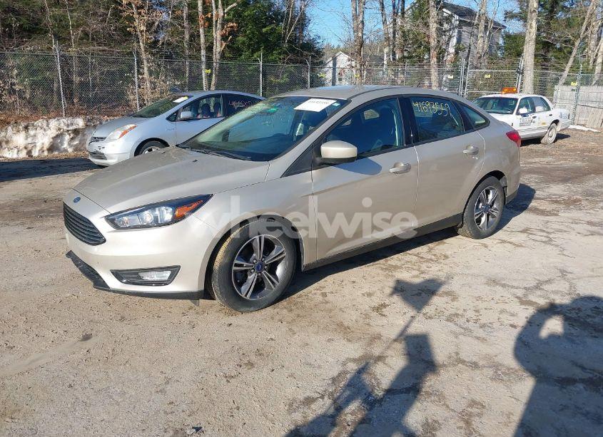 Photo 2 of 2018 Ford Focus SE (VIN 1FADP3FE5JL200220)