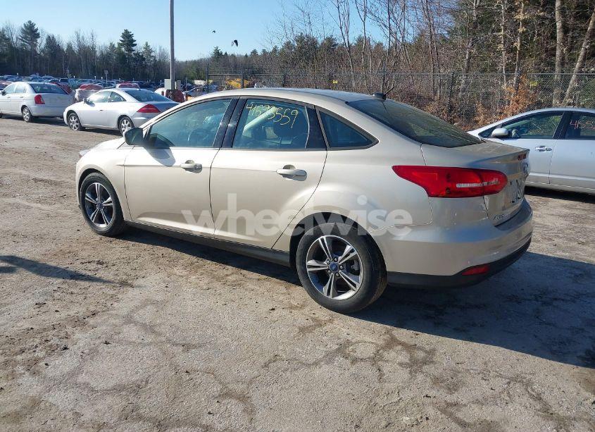 Photo 3 of 2018 Ford Focus SE (VIN 1FADP3FE5JL200220)