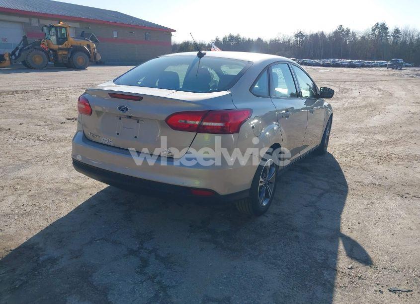 Photo 4 of 2018 Ford Focus SE (VIN 1FADP3FE5JL200220)