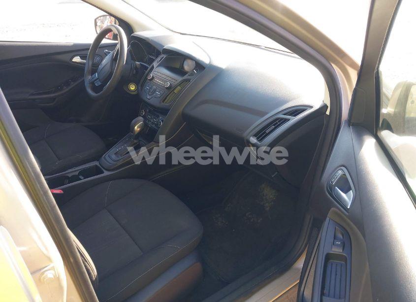 Photo 5 of 2018 Ford Focus SE (VIN 1FADP3FE5JL200220)