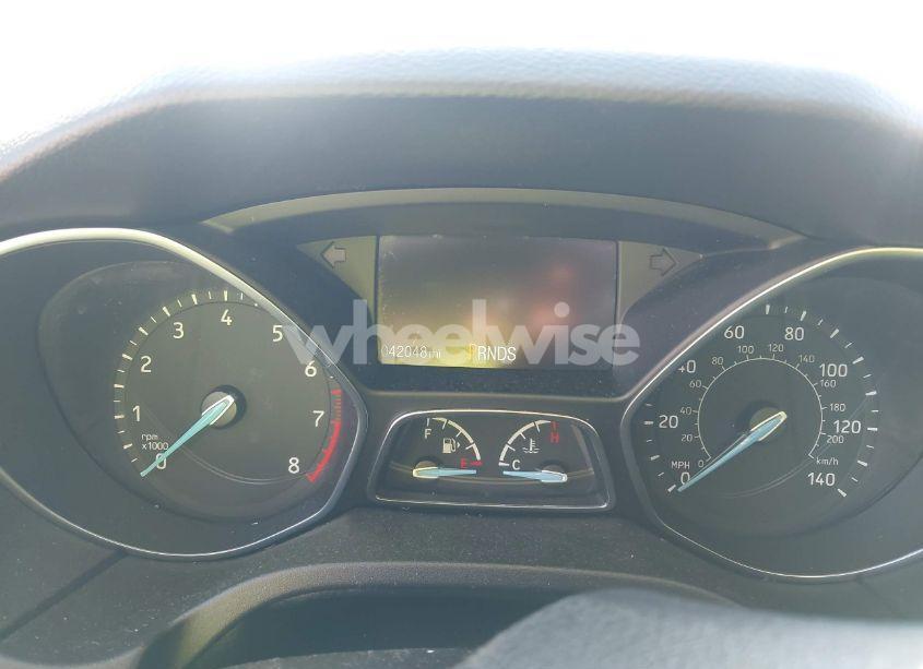 Photo 7 of 2018 Ford Focus SE (VIN 1FADP3FE5JL200220)