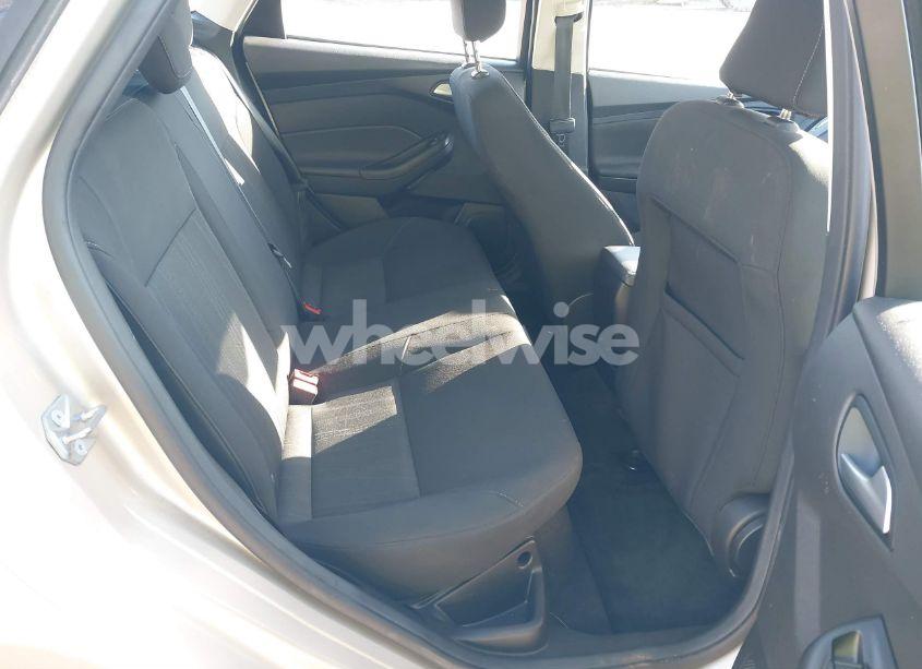 Photo 8 of 2018 Ford Focus SE (VIN 1FADP3FE5JL200220)