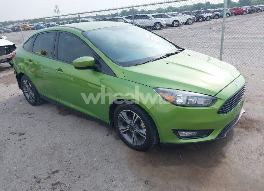 2018 Ford Focus SE (VIN 1FADP3FE5JL222542) main photo