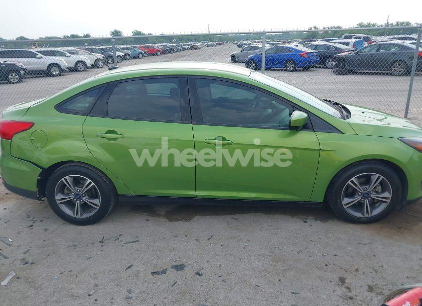 Photo 13 of 2018 Ford Focus SE (VIN 1FADP3FE5JL222542)