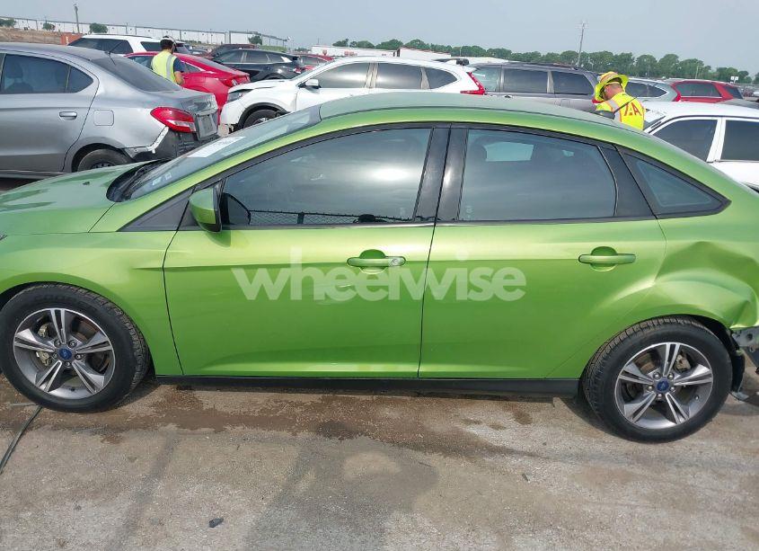 Photo 14 of 2018 Ford Focus SE (VIN 1FADP3FE5JL222542)