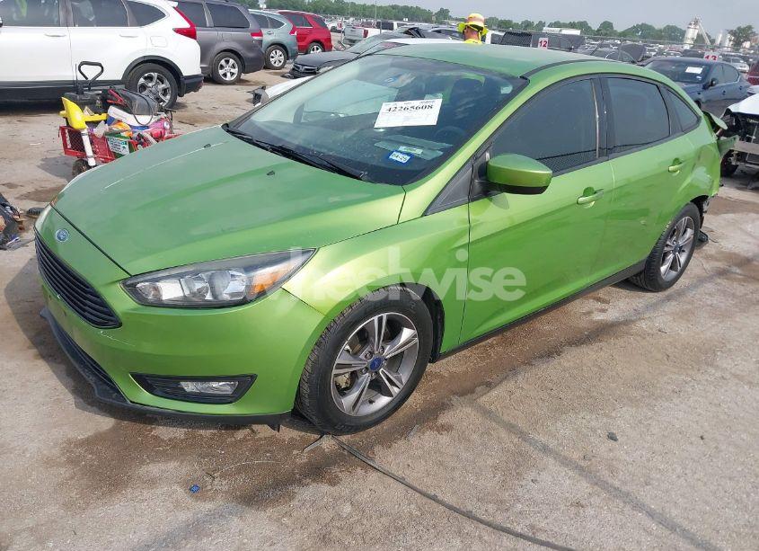 Photo 2 of 2018 Ford Focus SE (VIN 1FADP3FE5JL222542)