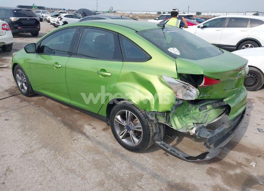 Photo 3 of 2018 Ford Focus SE (VIN 1FADP3FE5JL222542)