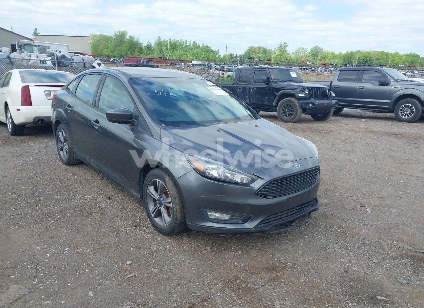 2018 Ford Focus SE (VIN 1FADP3FE5JL228583) main photo