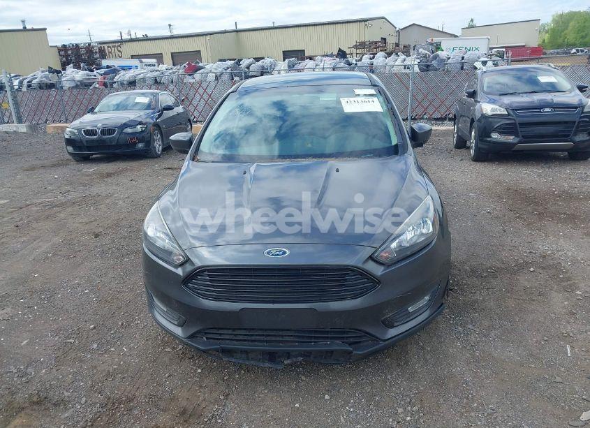 Photo 12 of 2018 Ford Focus SE (VIN 1FADP3FE5JL228583)