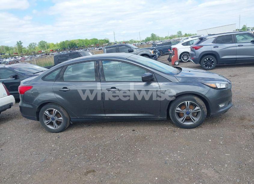 Photo 13 of 2018 Ford Focus SE (VIN 1FADP3FE5JL228583)