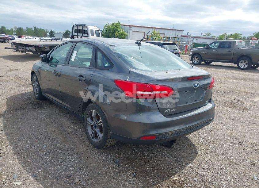 Photo 3 of 2018 Ford Focus SE (VIN 1FADP3FE5JL228583)