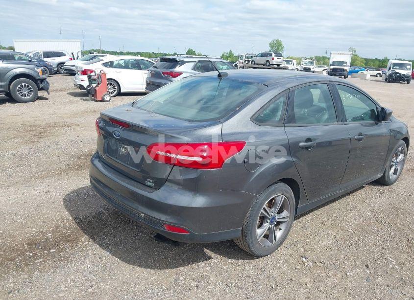 Photo 4 of 2018 Ford Focus SE (VIN 1FADP3FE5JL228583)