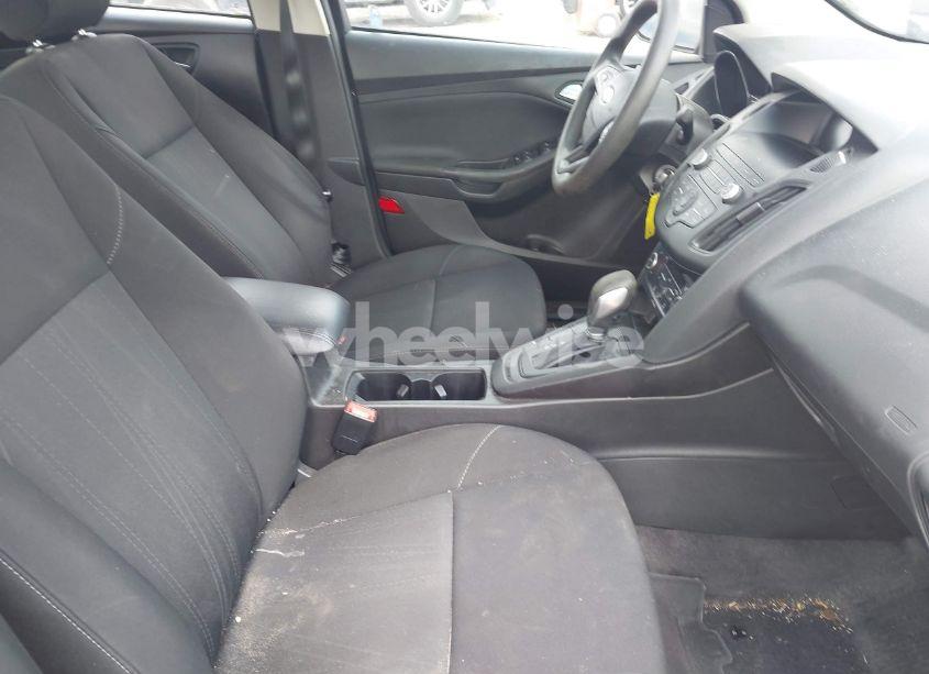 Photo 5 of 2018 Ford Focus SE (VIN 1FADP3FE5JL228583)