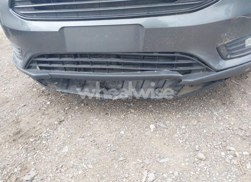 Photo 6 of 2018 Ford Focus SE (VIN 1FADP3FE5JL228583)