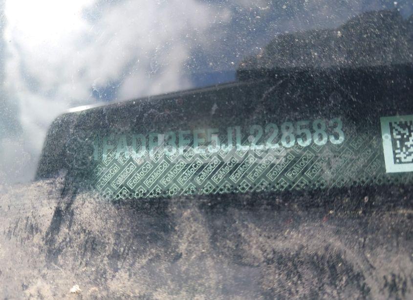 Photo 9 of 2018 Ford Focus SE (VIN 1FADP3FE5JL228583)