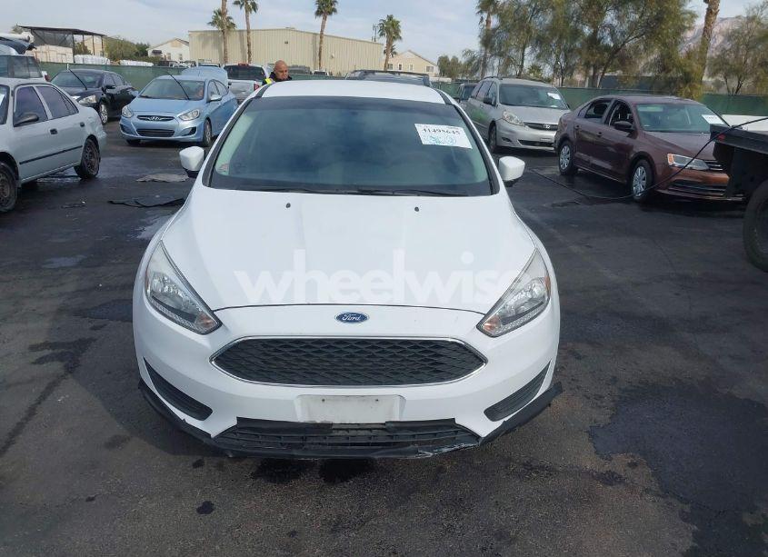 Photo 12 of 2018 Ford Focus SE (VIN 1FADP3FE5JL241401)