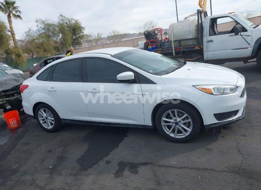 Photo 13 of 2018 Ford Focus SE (VIN 1FADP3FE5JL241401)