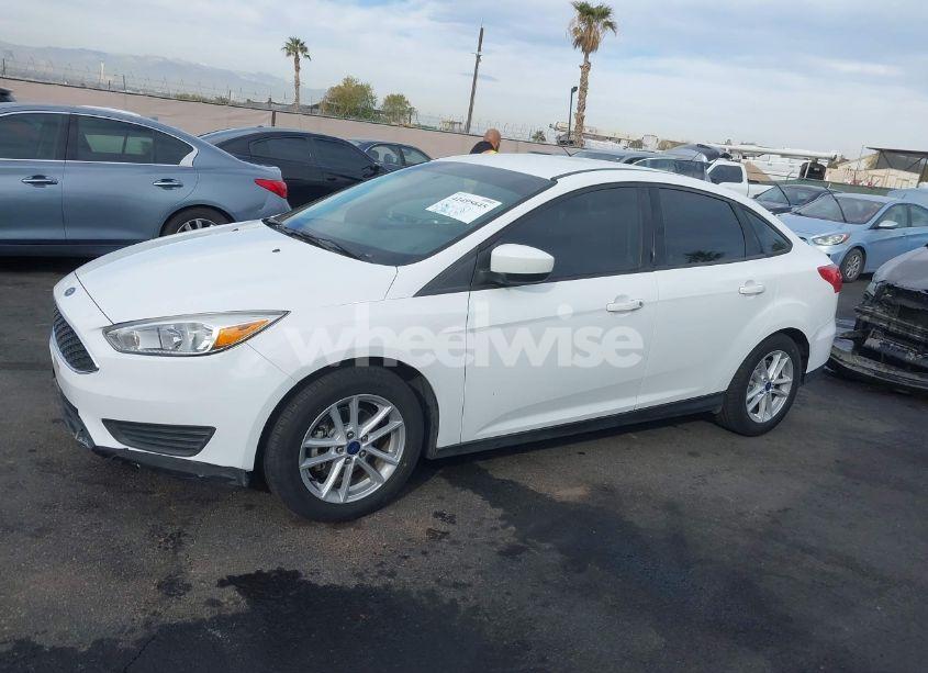 Photo 14 of 2018 Ford Focus SE (VIN 1FADP3FE5JL241401)