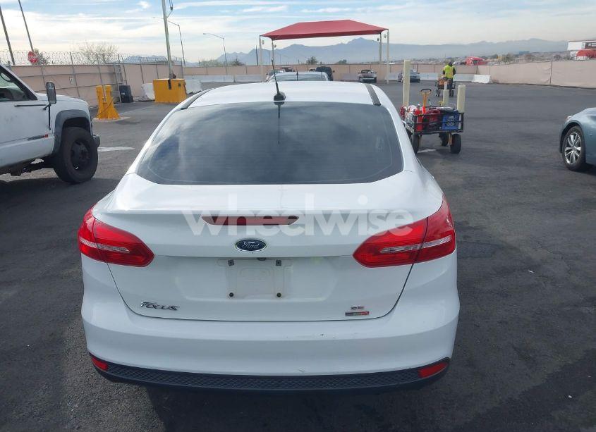 Photo 16 of 2018 Ford Focus SE (VIN 1FADP3FE5JL241401)