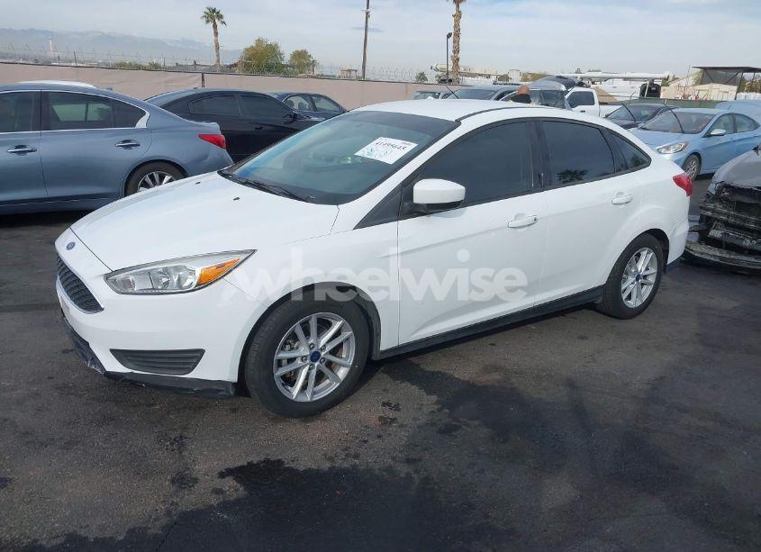 Photo 2 of 2018 Ford Focus SE (VIN 1FADP3FE5JL241401)