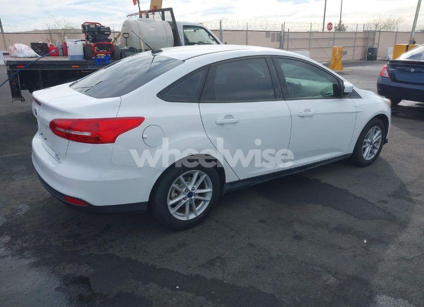 Photo 4 of 2018 Ford Focus SE (VIN 1FADP3FE5JL241401)