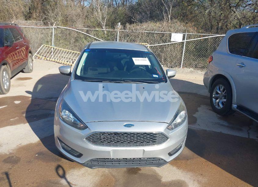 Photo 12 of 2018 Ford Focus SE (VIN 1FADP3FE5JL258893)
