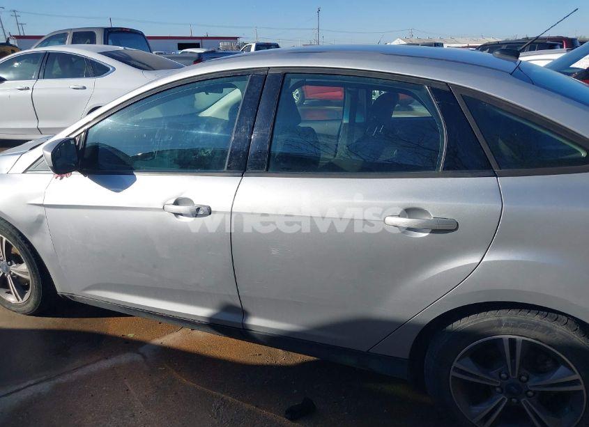 Photo 14 of 2018 Ford Focus SE (VIN 1FADP3FE5JL258893)