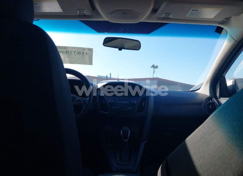 Photo 18 of 2018 Ford Focus SE (VIN 1FADP3FE5JL258893)
