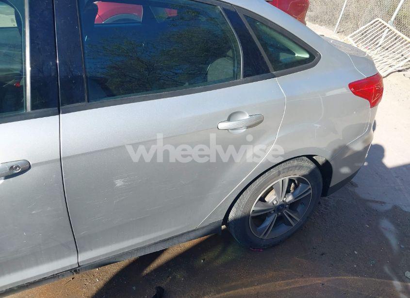 Photo 20 of 2018 Ford Focus SE (VIN 1FADP3FE5JL258893)